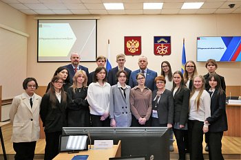 Мончегорские школьники познакомились с работой областной Думы