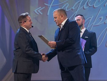 Балетмейстер ансамбля народного танца «Радость»  Дмитрий Смирнов принимал поздравления с юбилеем