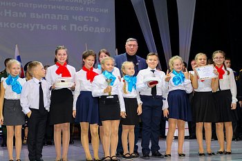 В Коле прошел VIII фестиваль-конкурс военно-патриотической песни "Нам выпала честь прикоснуться к Победе"