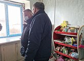 Мурманчанке-инвалиду партийцы помогли заменить окна в квартире