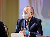 Спикер регионального парламента Сергей Дубовой приветствовал делегатов конференции судей Мурманской области