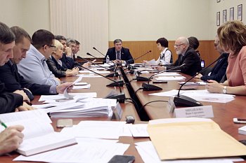 Состоялось очередное заседание комитета Думы по законодательству и государственному строительству под председательством Владимира Мищенко 