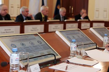 Депутаты областной Думы Надежда Максимова и Александр Шестак приняли участие в выездных совещаниях Министерства экономического развития Мурманской области по вопросу корректировки Стратегии социально-экономического развития региона