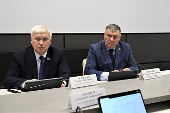 Уважаемые земляки, 17 октября принял участие в рабочем совещании по вопросу повышения безопасности дорожного движения на территории Мурманской области