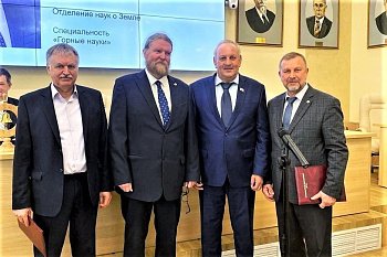 Депутаты областной Думы поздравили заполярных ученых с избранием в Российскую академию наук