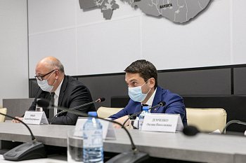 В Думе состоялась рабочая встреча Губернатора области Андрея Чибиса с фракцией ЛДПР