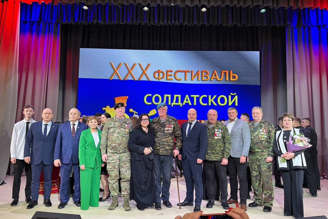 В Оленегорске прошел гала-концерт ХХХ фестиваля солдатской песни "С боевыми друзьями встречаюсь, чтобы памяти нить не прервать..."