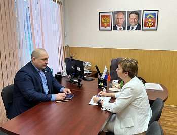 Александр Богович провёл рабочую встречу с председателем Комитета по образованию Администрации г. Оленегорска Валентиной Решетовой.
