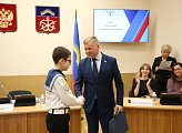 В областной Думе прошел День открытых дверей для учащихся из Североморска и Никеля