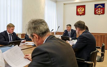 Владимир Мищенко провел заседание профильного комитета областной Думы по законодательству, государственному строительству и местному самоуправлению