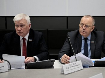 20 апреля принял участие в заседании комитета Мурманской областной Думы по транспорту, дорожному хозяйству и информатизации