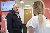 Сергей Дубовой посетил отделение МФЦ в Заозерске