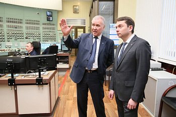 Василий Омельчук ознакомил Андрея Чибиса с работой Кольской АЭС и взаимодействием предприятия с городом Полярные Зори