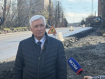 Уважаемые земляки, 12 мая принял участие в осмотре производства дорожных работ в рамках народной программы «На Севере – жить!» При взаимодействии с партией «Единая Россия»