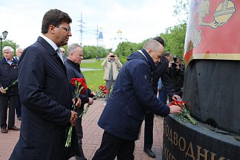 Депутаты  почтили память погибших моряков