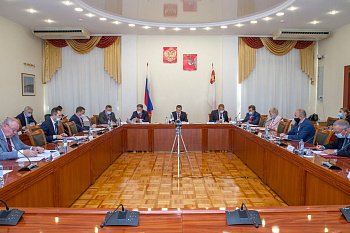 Первый вице-спикер Мурманской областной Думы Владимир Мищенко принял участие в заседании постоянного комитета Парламентской Ассоциации Северо-Запада России по правовым вопросам 