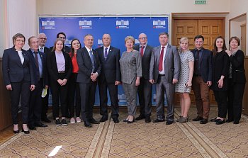 Глава областной Думы Сергей Дубовой и депутаты регионального парламента встретились с делегацией Правительства норвежской губернии Тромс