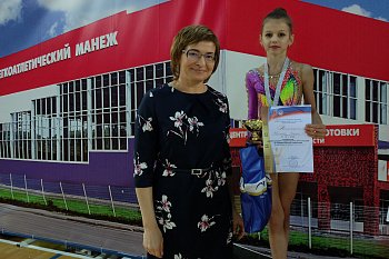  Председатель профильного комитета Думы Лариса Круглова в Мурманске поздравила победителей и призеров первенства СЗФО по художественной гимнастике