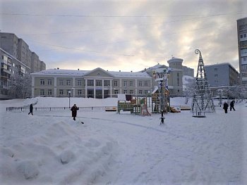 Роман Пономарев: после вмешательства ОНФ по периметру пруда в сквере на улице Марата в Мурманске установят ограждения 
