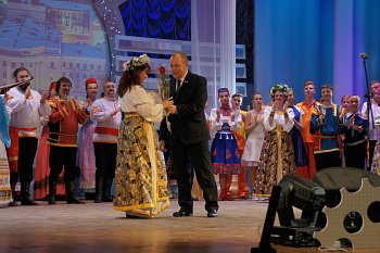 Глава регионального парламента Сергей Дубовой поздравил коллектив Мурманского областного Дворца культуры имени С. М. Кирова с 85-летием 