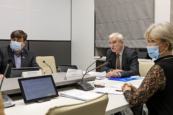 В областной Думе состоялось заседание комитета по транспорту, дорожному хозяйству и информатизации под председательством Михаила Антропова