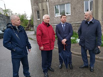 Депутат Мурманской областной Думы Михаил Белошеев работает в округе 