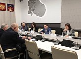 В Думе состоялись рабочие встречи Губернатора области  Андрея Чибиса с депутатами фракций регионального парламента