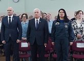 Для выпускников Мурманской области прозвенел последний звонок