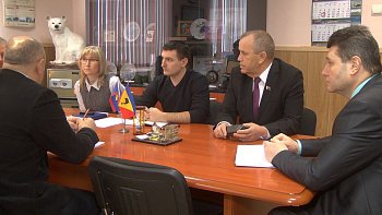 Спикер областной Думы Сергей Дубовой принял участие во встрече представителей компании "НОВАТЭК-Мурманск" с руководством ЗАТО Видяево