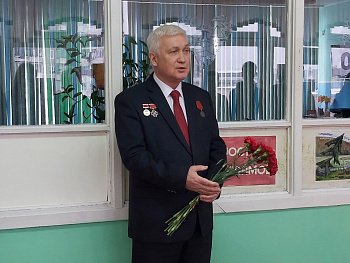 Уважаемые земляки, сегодня в средней школе № 21 города Мурманска состоялось важное событие - открытие памятного комплекса, увековечивающего память выпускника школы Игоря Владимировича Копкова, погибшего в ходе СВО при выполнении воинского долга