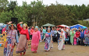 Спикер регионального парламента Сергей Дубовой принял участие в сельском празднике "Поморская козуля", который прошел в поселке Кузрека 