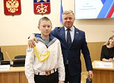 В областной Думе прошел День открытых дверей для учащихся из Североморска и Никеля