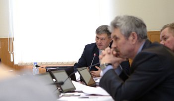 Состоялось очередное заседание комитета Думы по законодательству и государственному строительству под председательством Владимира Мищенко