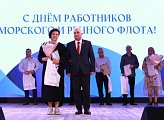 Работники Мурманского морского торгового порта принимают поздравления с профессиональным праздником