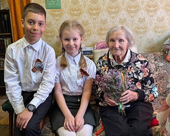 Уважаемые земляки, сегодня с педагогом и учениками Прогимназии № 40 поздравили Антонину Ивановну Баранцеву с присвоением звания Почетный гражданин города-героя Мурманска