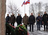 Региональные парламентарии почтили память павших защитников Кольского Заполярья 