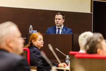 Со вступлением в должность главу Мурманска Ивана Лебедева поздравил спикер регионального парламента Сергей Дубовой