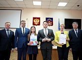 Первый заместитель Председателя Думы Владимир Мищенко наградил победителей и призеров конкурса «Медиа-Арктика»