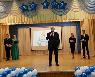 Уважаемые земляки, в День космонавтики состоялась важная юбилейная дата - 30-летие создания Центра эстетического образования гимназии № 7