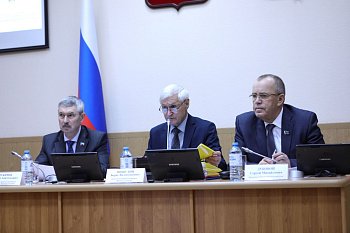 В Думе прошло заседание комитета по бюджету, финансам и налогам под председательством Бориса Пищулина