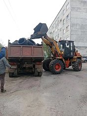 Роман Пономарев: контейнерные площадки  у домов  №37, 38, 39, 41 а также №56, 57 по улице Орликовой полностью очищены от опасных отходов