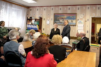 Председатель областной Думы Сергей Дубовой поздравил членов общественной организации "Дети Великой Отечественной Войны" с Днем России