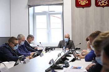 Владимир Мищенко принял участие в заседании комитета по экономической политике, энергетике и жилищно-коммунальному хозяйству