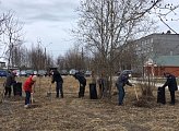 7 мая в Полярных Зорях Василий Омельчук принял участие в городском субботнике 