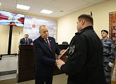Сергей Дубовой вручил Благодарственные письма областной Думы сотрудникам Росгвардии
