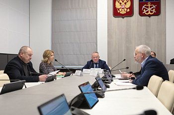 Состоялось заседание комитета областной Думы по труду, вопросам миграции и занятости населения под председательством Александра Макаревича