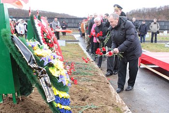 7 октября в Долине Славы Председатель Думы Сергей Дубовой принял участие в церемонии захоронения останков советских воинов, погибших в годы Великой Отечественной войны