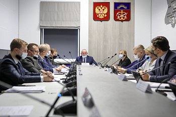 Состоялось заседание комитета областной Думы по природопользованию, экологии, рыбохозяйственному и агропромышленному комплексу под председательством Андрея Иванова 