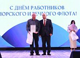 Работники Мурманского морского торгового порта принимают поздравления с профессиональным праздником