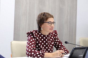 Комитет по образованию, науке, культуре, делам семьи, молодежи и спорту под председательством Ларисы Кругловой провел заседание